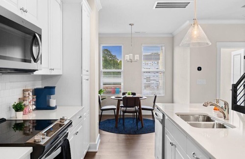 Charlotte Casa | Luxe King 3BR Townhouse in Uptown CLT
