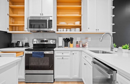 Charlotte Casa | Luxe King 3BR Townhouse Uptown Charlotte