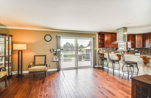 Portsmouth Casa | Luxe Lakefront Portsmouth Home: Fish, Swim & Play!