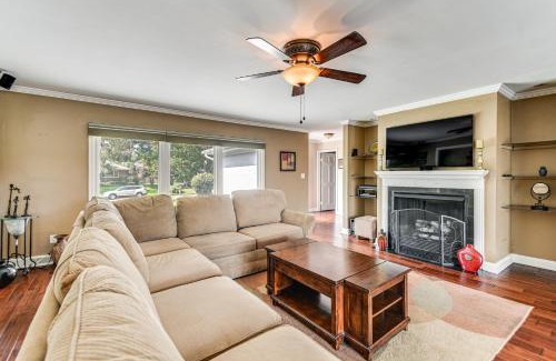 Portsmouth Casa | Luxe Lakefront Portsmouth Home Fish, Swim and Play!