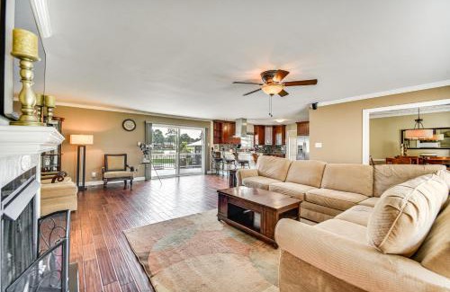 Portsmouth Casa | Luxe Lakefront Portsmouth Home Fish, Swim and Play!