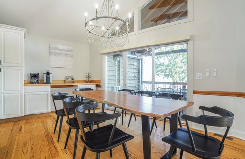 Sherrills Ford Casa | LUXE, LKN DEEP WATER, VIEWS, HOT TUB, GAME ROOM