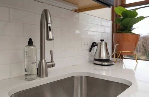 Roanoke Apartamento | Luxe loft w/city & mountain views
