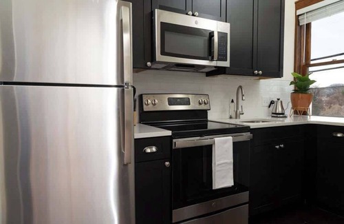 Roanoke Apartamento | Luxe loft w/city & mountain views