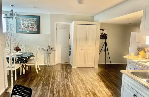 Walnut Grove Apartamento | Luxe Lower Private Suite Escape