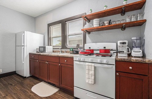 Michigan City Apartamento | Luxe Michigan City Getaway-Private-Unit A