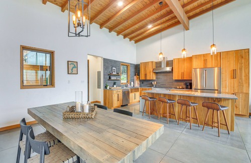 Priest River Casa | Luxe Mtn-View Escape 5 Mi to Dtwn Priest River!