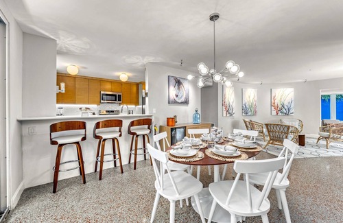 Ringling Estates Casa | Luxe Oasis | Private Pool, In St Armands Circle, Near Lido Key Beach!