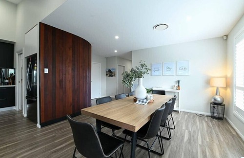 Dubbo Casa | Luxe on Lincoln - Close to Zoo, Rejuvenating Pool