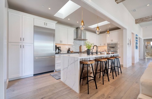 Kenwood Casa | Luxe, Pool, Spa, Fire Pit, Game Room, Piano | Sonoma Pool Retreat by AvantStay