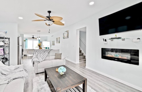 Hancocks Bridge Casa | Luxe Private Beachfront Retreat on Delaware River!