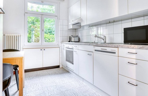 Wipkingen Apartamento | Luxe Wipkingen 3.5 Room w/ Storage & W/D, 2 mins to Market, by Blueground