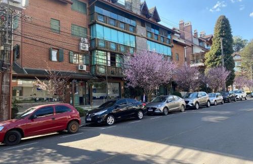 Gramado City Centre Apartamento | LUXUOSO APT ALMERIS PECCIN no Centro de GRAMADO