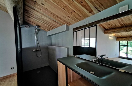 Saint-Etienne-Lardeyrol Cama Y Desayuno | Encantadora granja reformada con piscina y terrazas, ideal para unas vacaciones tranquilas