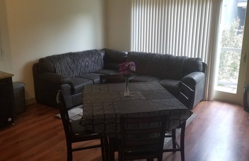 Piedmont Heights Condominio | LUJOSO 1 BDR w / balcón cerca de Midtown / Buckhead