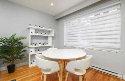 Cote-Des-Neiges—Notre-Dame-De-Grace Apartamento | Luxurious 1BR unit in Montreal