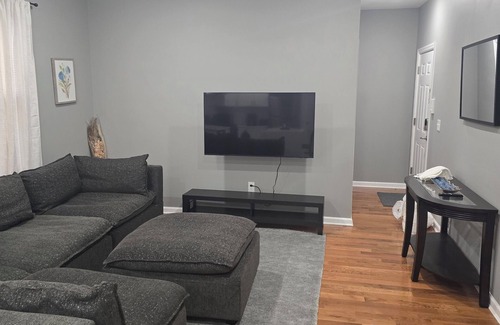 Lower Vailsburg Apartamento | Luxurious 2-bedroom apartment with WiFi, AC in tranquil Irvington