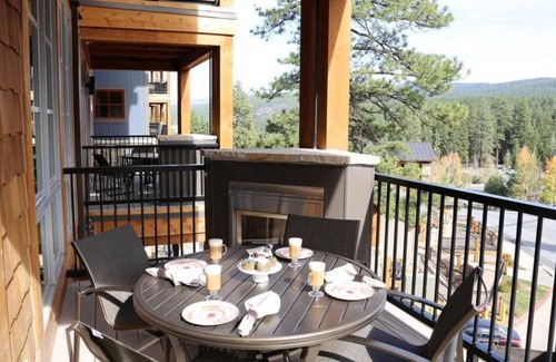 Truckee Villa | Luxurious 2-bedroom Villa at Northstar Lodge