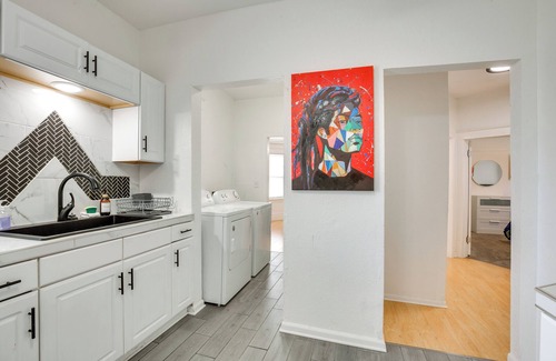 North Hyde Park Apartamento | Luxurious 2BR Kansas City Condo Near Downtown