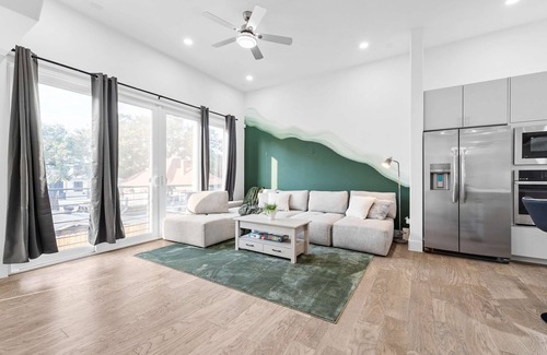 South Central Houston Casa | Luxurious 3 Bed3 Bath Near Downtown Houston