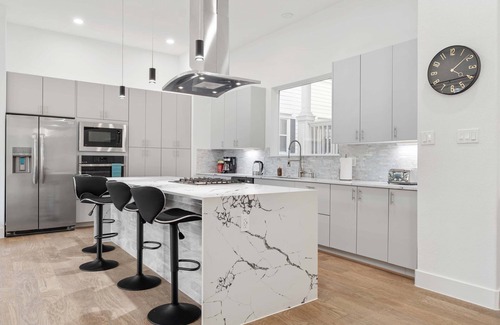 South Central Houston Casa | Luxurious 3 Bed3 Bath Near Downtown Houston