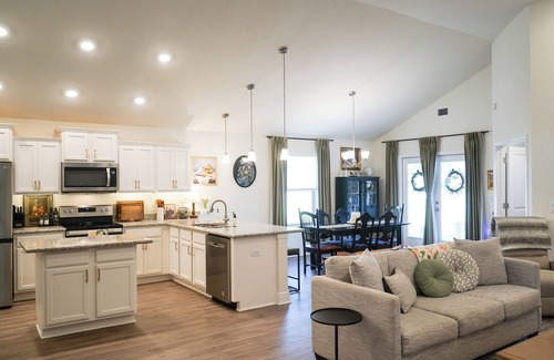 Gulf Breeze Casa | Luxurious 3 Bedroom Home - The Emerald Coast Escape