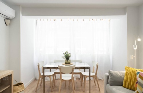 Angustias - Chana - Encina Apartamento | Apartamento de lujo cerca del centro y estaciones de transporte, ideal para familias y parejas