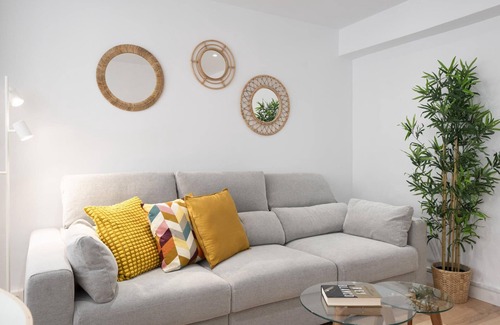 Angustias - Chana - Encina Apartamento | Apartamento de lujo cerca del centro y estaciones de transporte, ideal para familias y parejas