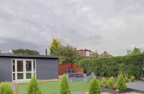 Burton Joyce Casa | Luxurious 4 Bedroom Detached Family Home