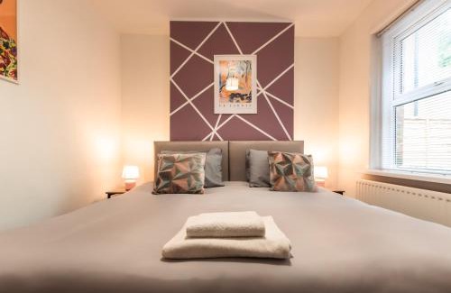 Southampton Casa | Luxurious 4 Bedrooms-Sleeps 8-Long Term Disc-Driveway
