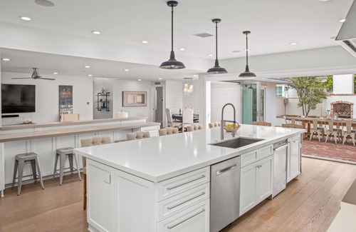 Coronado Casa | Luxurious 5 bedroom home -1 block to beach! long term or summer months