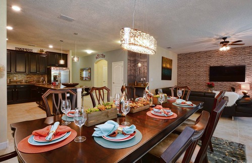 Lindfields Casa | Descuento ofrecido lujoso! ¡5 minutos a Disney! Piscina con orientación sur / sala de juegos / BabyGear