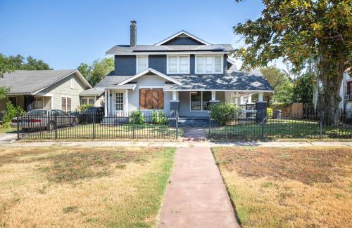 Highland Park Villa | Luxurious 6 bedroom villa near downtown