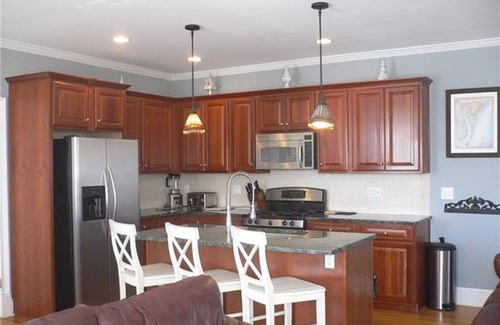 Beach Haven Crest Casa | Lujoso 6 dormitorios Oceanside Home w / Pool! Pasos de la playa!