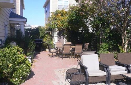 Beach Haven Crest Casa | Lujoso 6 dormitorios Oceanside Home w / Pool! Pasos de la playa!