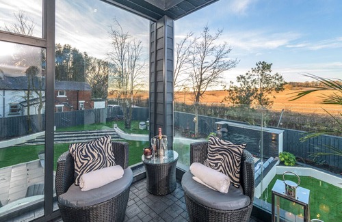 Durham Casa | Luxurious 7 bedroom durham mansion pool, hot tub, cinema