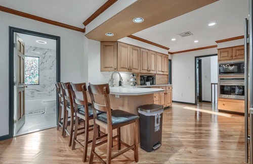 Monroe Villa | Luxurious 7 Bedroom Estate with Heated Pool and Hot Tub