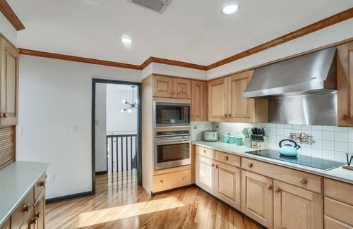 Monroe Villa | Luxurious 7 Bedroom Estate with Heated Pool and Hot Tub