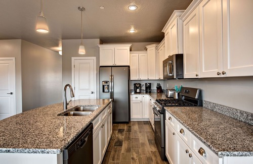 Hurricane Casa | ¡NUEVO! Lujosa 5BR + Zion Village Townhome con increíbles vistas del Parque Nacional Zion!