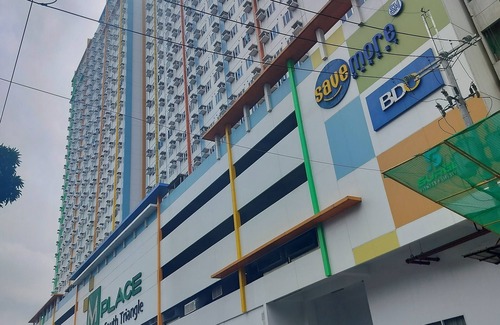 South Triangle Condominio | Luxurious 9th Floor Studio in Quezon City With Private Pool