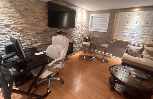 Laval Casa | Luxurious all-inclusive basement 5 minutes from the Gare de Vimont, Laval.