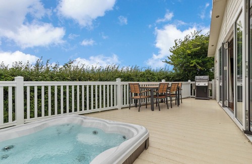 Kilgetty Chalet De Esquí | Alojamiento de 3 habitaciones en Reynalton, Nr Narberth