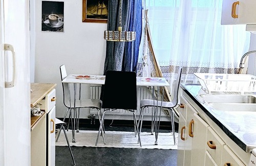 Orebro Apartamento | Luxurious apartment in the heart of city Örebro Cozy and central)