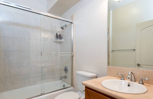 The Flats Apartamento | Luxurious Apt: Your Private Gem in LA!