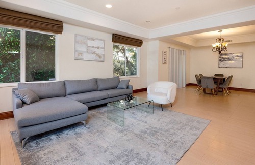 The Flats Apartamento | Luxurious Apt: Your Private Gem in LA!