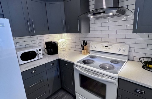 South Venice Casa | Luxurious Coastal 3 bed 2 Bath Private Pool minutes from Beach