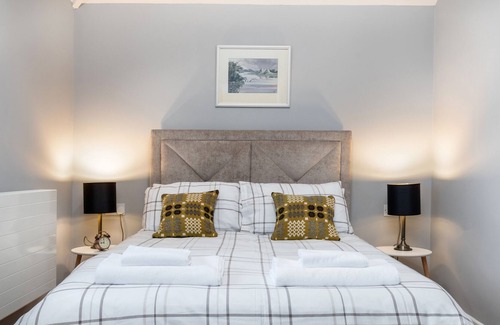 Llansteffan Casa | Luxurious Coastal Retreat in Wales