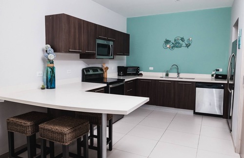 Barrio Santa Lucía Condominio | Condominio de lujo, a 10 minutos a pie de playa / ciudad, piscina increíble y comodidades.