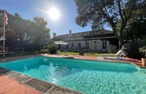 El Escorial Chalet De Esquí | Casa de campo, 2 habitaciones, jardín y piscina a 10 minutos de El Escorial