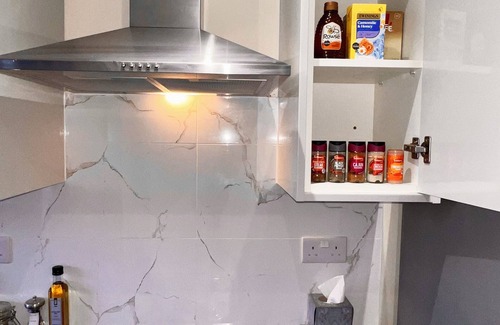 Feltham North Casa | Luxurious Cozy 4-Bedroom Home near LHR